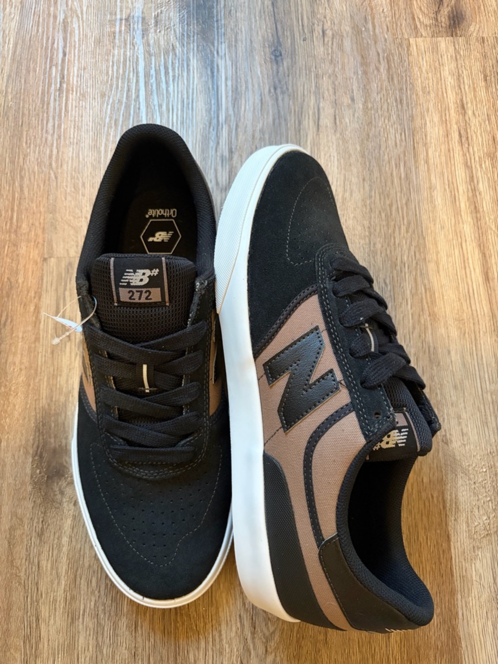 NWT New Balance Unisex Black & Mushroom Brown Sneakers w/ White Midsole WIDE